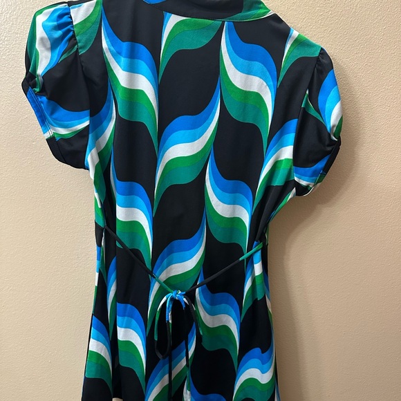 Colorful Ruffled V-Neck top - Picture 3 of 4